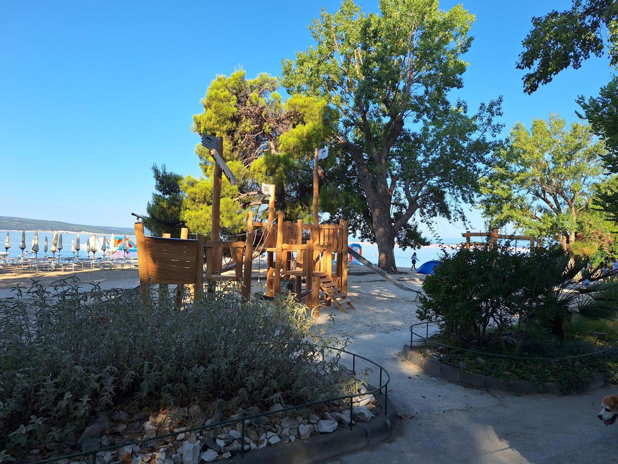 Family And Pet Friendly Zrinski Croatia Apartma