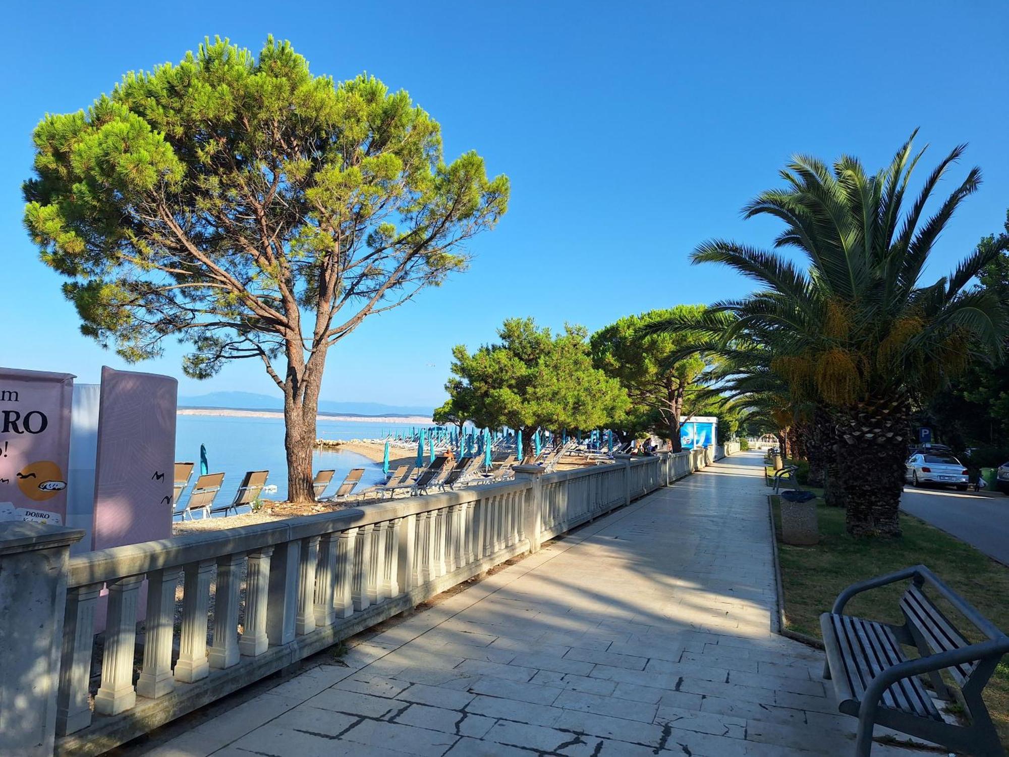 Family And Pet Friendly Zrinski Croatia Apartma Smrika